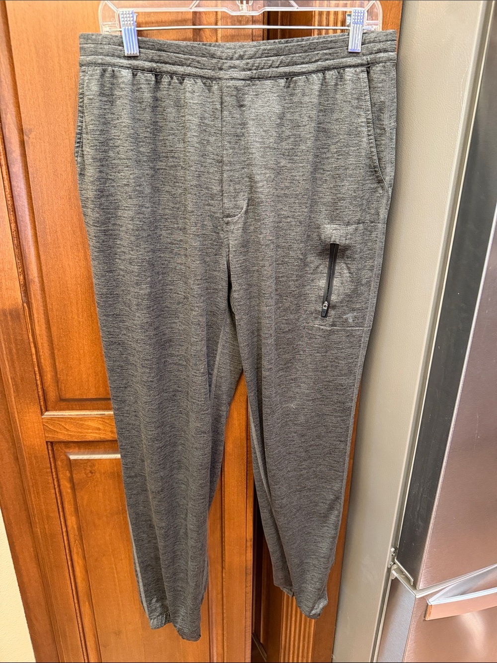 Genteal Men's Gray Joggers with Zip Pocket